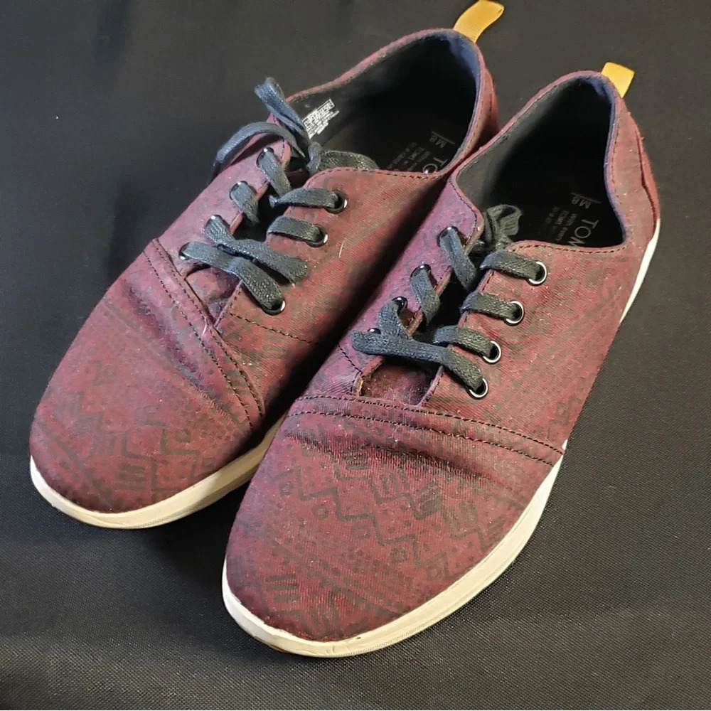 Tom’s Abstract Lace Up Sneakers Women’s‎ 8